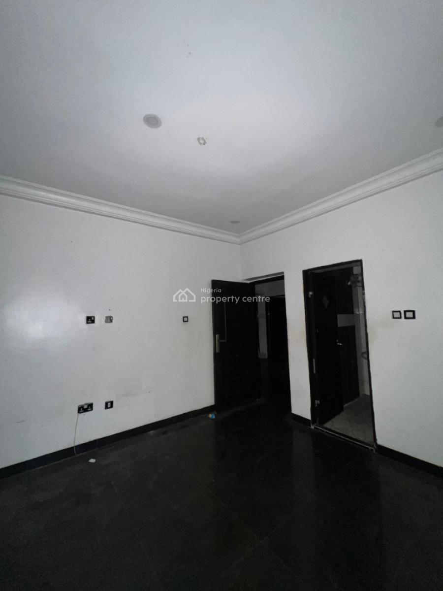 a Well Built 2 Bedroom Flat, Mobil Road, Lekki Phase 2, Lekki, Lagos, Flat / Apartment for Rent