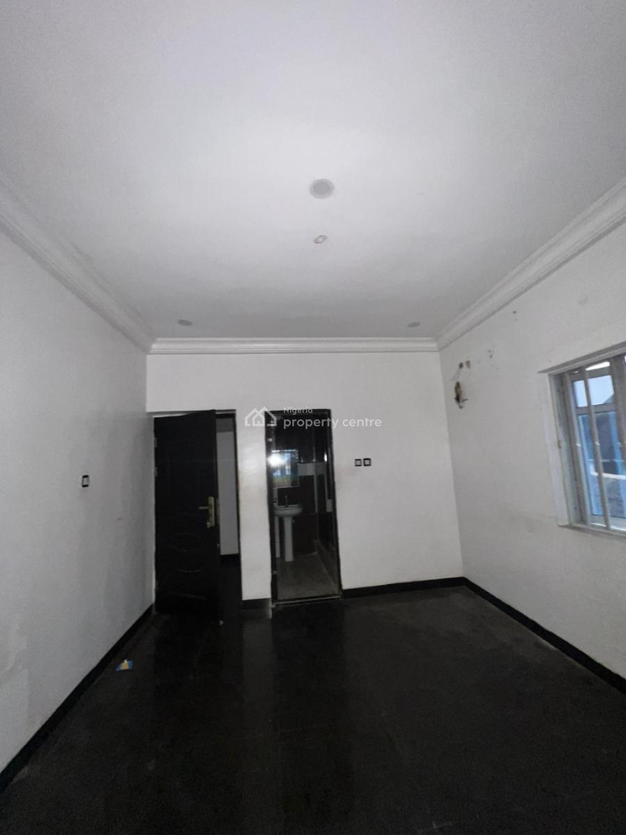 a Well Built 2 Bedroom Flat, Mobil Road, Lekki Phase 2, Lekki, Lagos, Flat / Apartment for Rent