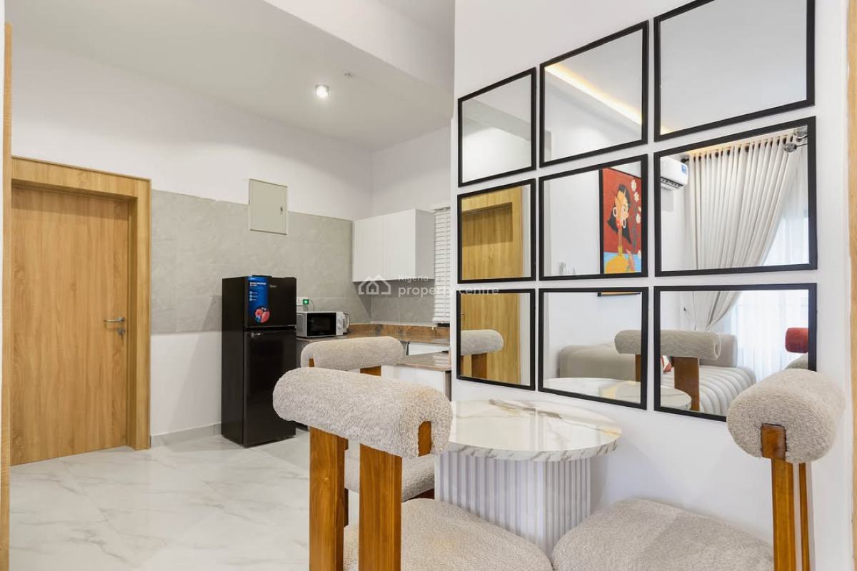Nicely Furnished 2 Bedroom Apartment, Lekki Phase 1, Lekki, Lagos, Flat / Apartment Short Let