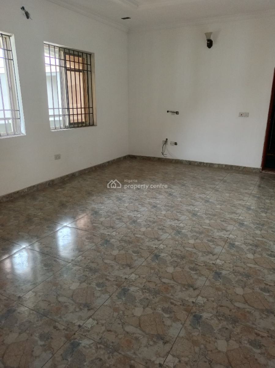 Spacious 2 Bedroom Apartment Upstairs, Ikate Elegushi, Lekki, Lagos, Flat / Apartment for Rent