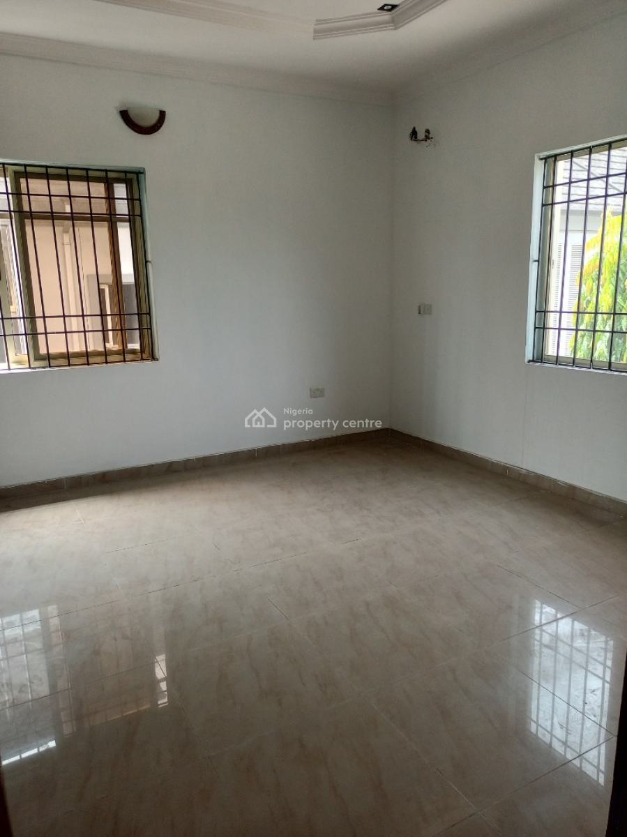 Spacious 2 Bedroom Apartment Upstairs, Ikate Elegushi, Lekki, Lagos, Flat / Apartment for Rent
