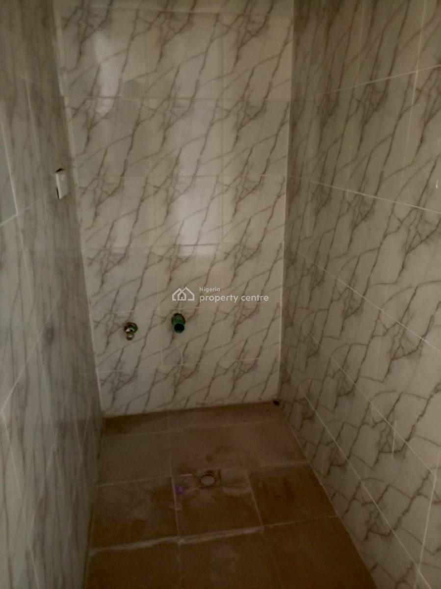 Spacious 2 Bedroom Apartment Upstairs, Ikate Elegushi, Lekki, Lagos, Flat / Apartment for Rent