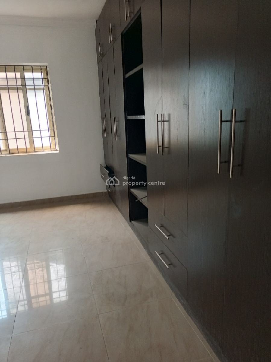 Spacious 2 Bedroom Apartment Upstairs, Ikate Elegushi, Lekki, Lagos, Flat / Apartment for Rent