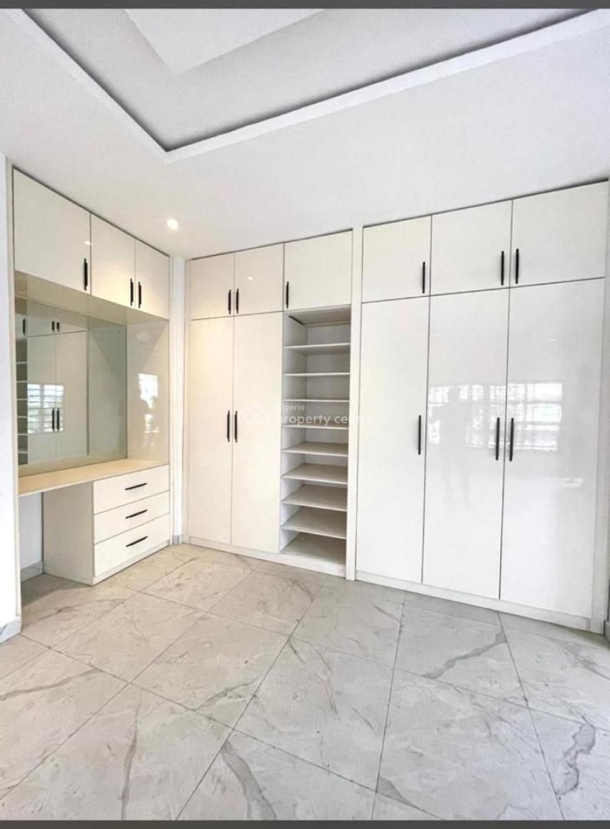 Spacious Massive Luxury 5 Bedroom Detached, Secure Estate Off Admiraty Wey Lekki Phase One, Lekki, Lagos, Flat / Apartment for Rent