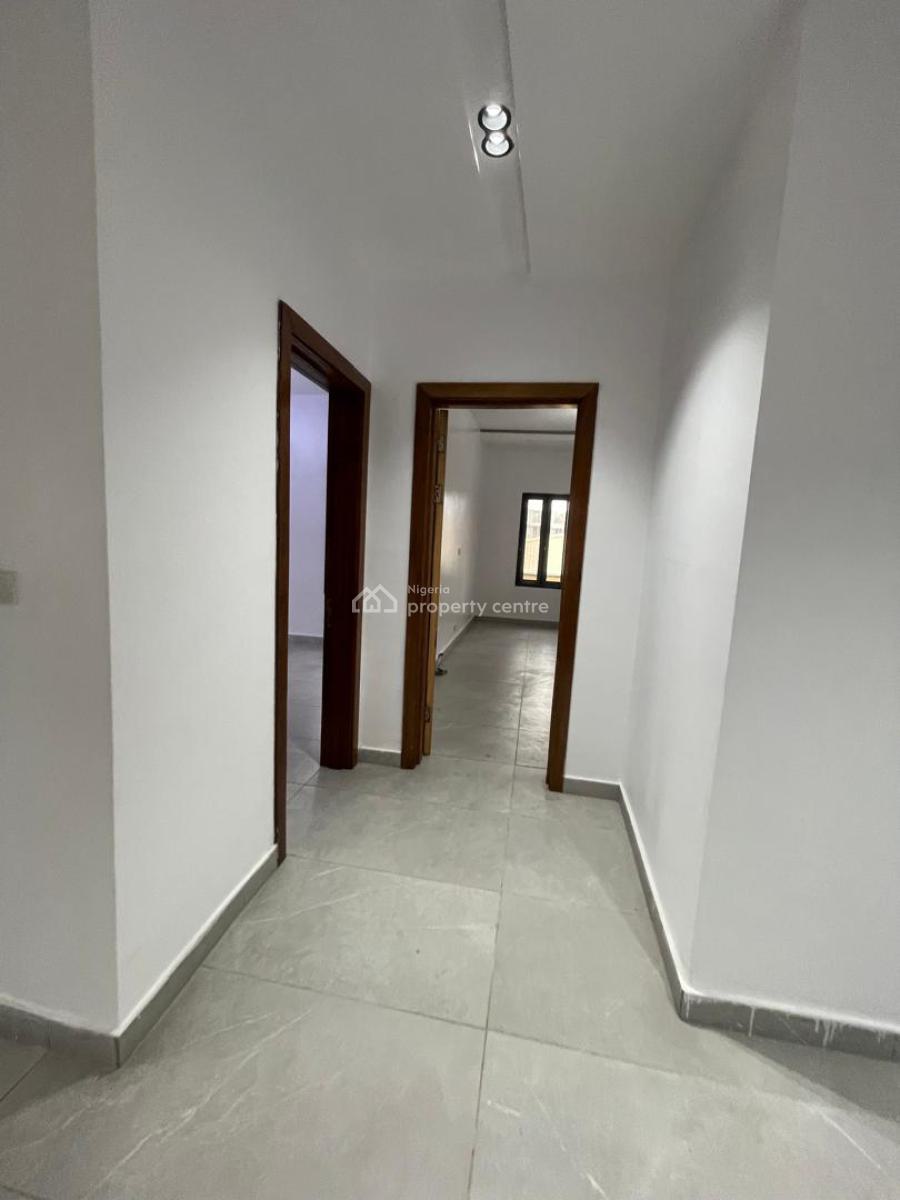 Spacious Massive Luxury 5 Bedroom Fully Detached, Secure Estate Off Admiraty, Lekki Phase 1, Lekki, Lagos, Flat / Apartment for Rent
