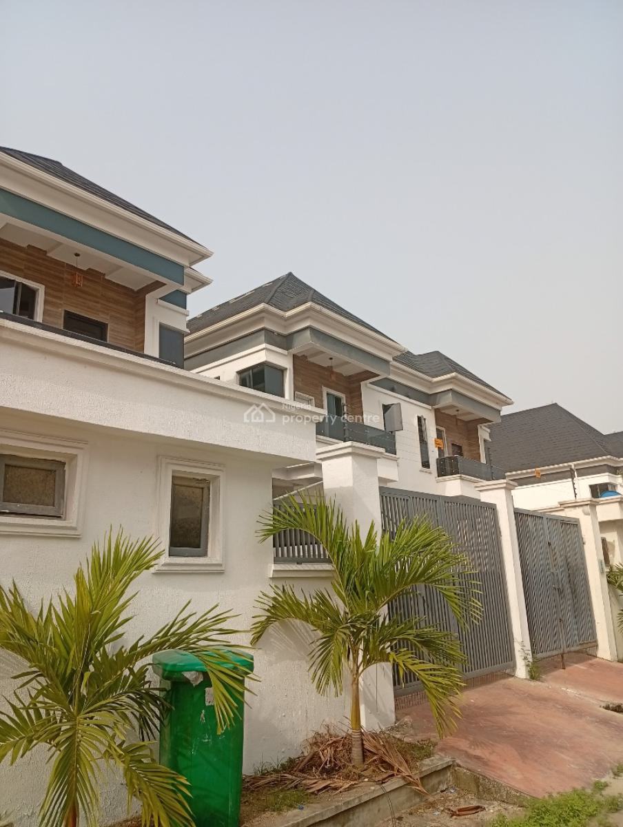 Distressed 4 Bedrooms Semi Detached Duplex with Bq, Orchid Road, Lekki, Lagos, Semi-detached Duplex for Sale