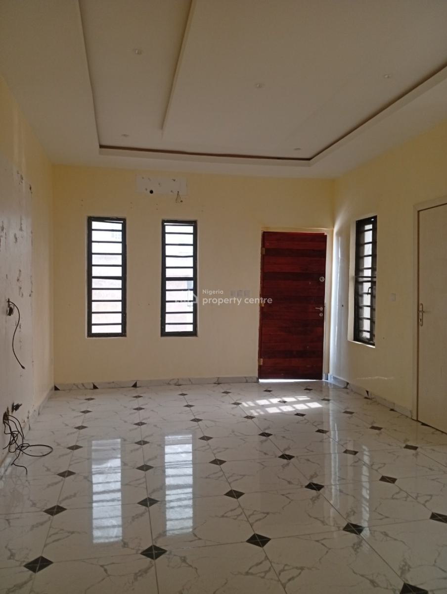 Distressed 4 Bedrooms Semi Detached Duplex with Bq, Orchid Road, Lekki, Lagos, Semi-detached Duplex for Sale