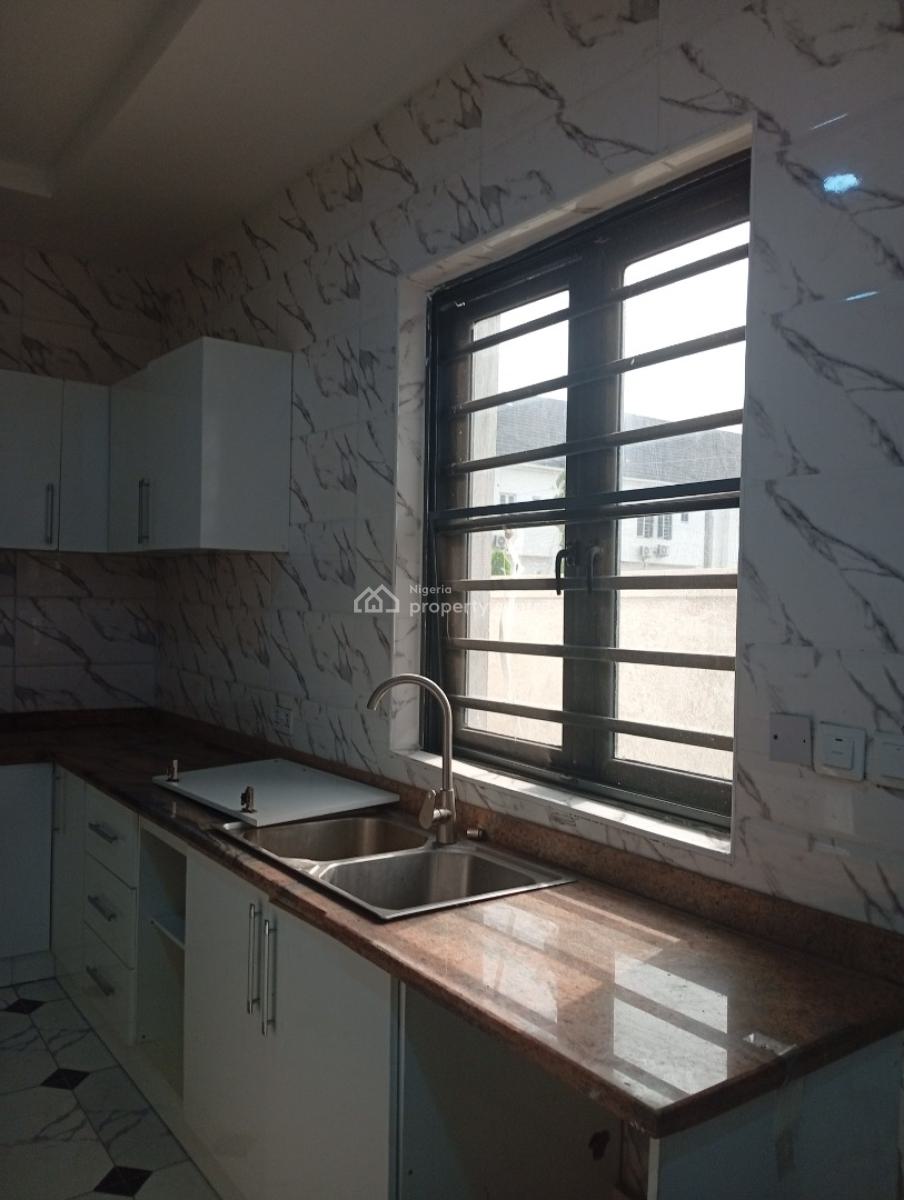 Distressed 4 Bedrooms Semi Detached Duplex with Bq, Orchid Road, Lekki, Lagos, Semi-detached Duplex for Sale