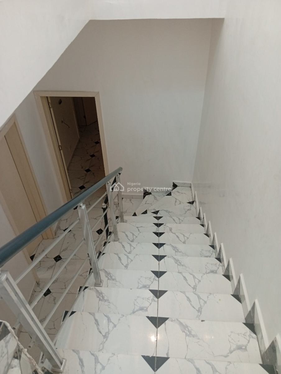 Distressed 4 Bedrooms Semi Detached Duplex with Bq, Orchid Road, Lekki, Lagos, Semi-detached Duplex for Sale