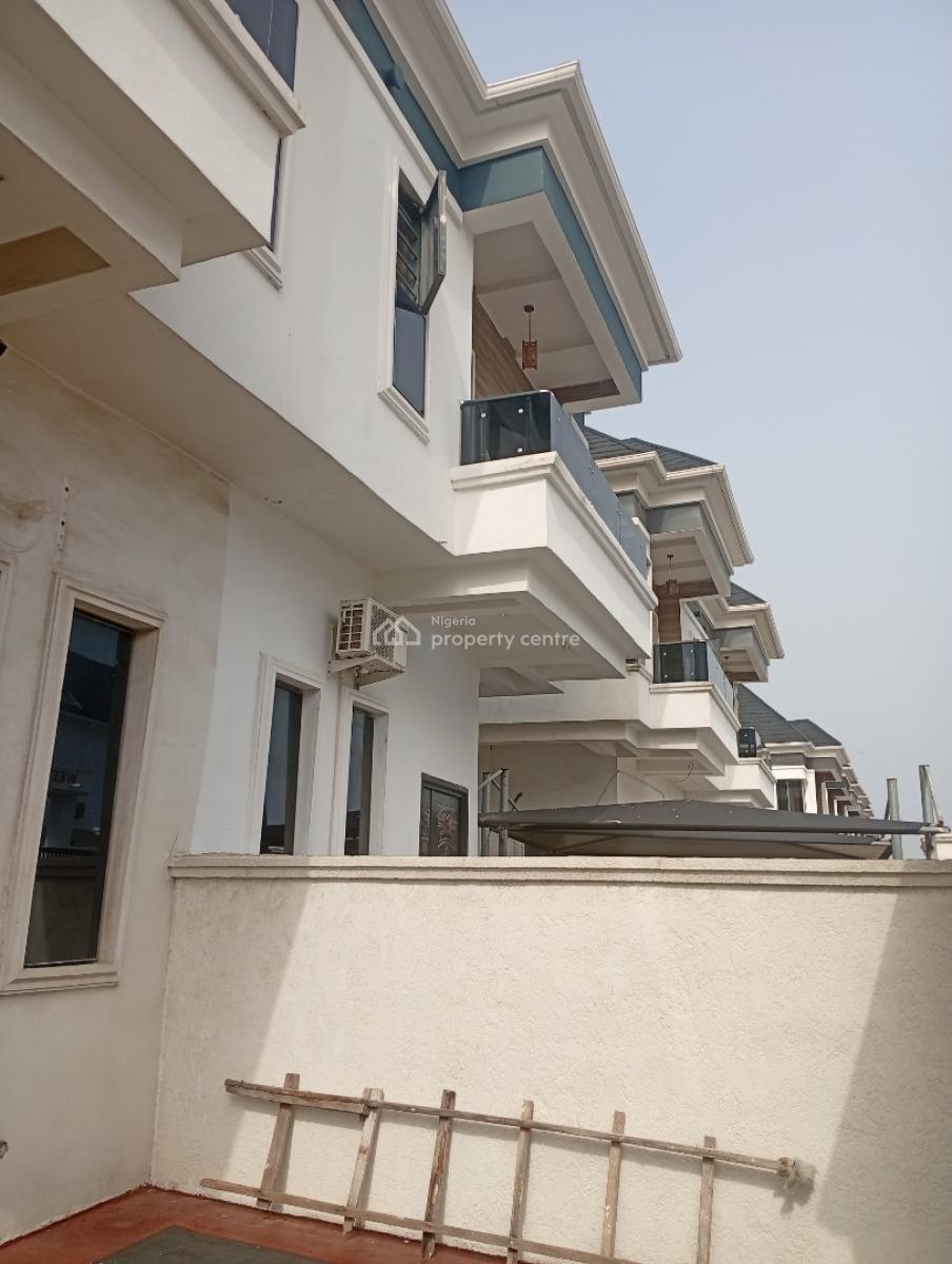 Distressed 4 Bedrooms Semi Detached Duplex with Bq, Orchid Road, Lekki, Lagos, Semi-detached Duplex for Sale