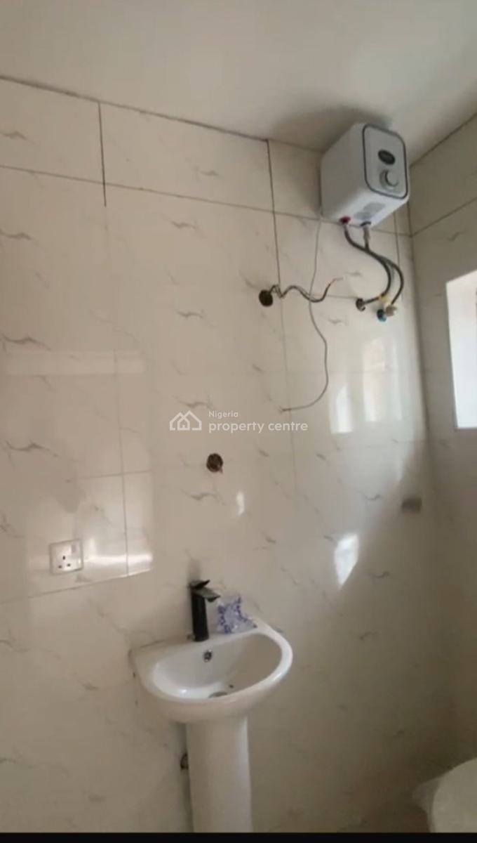 Renovated 2 Bedroom Up Flat, Off Oguntana Crescent, Gbagada Phase 1, Gbagada, Lagos, House for Rent