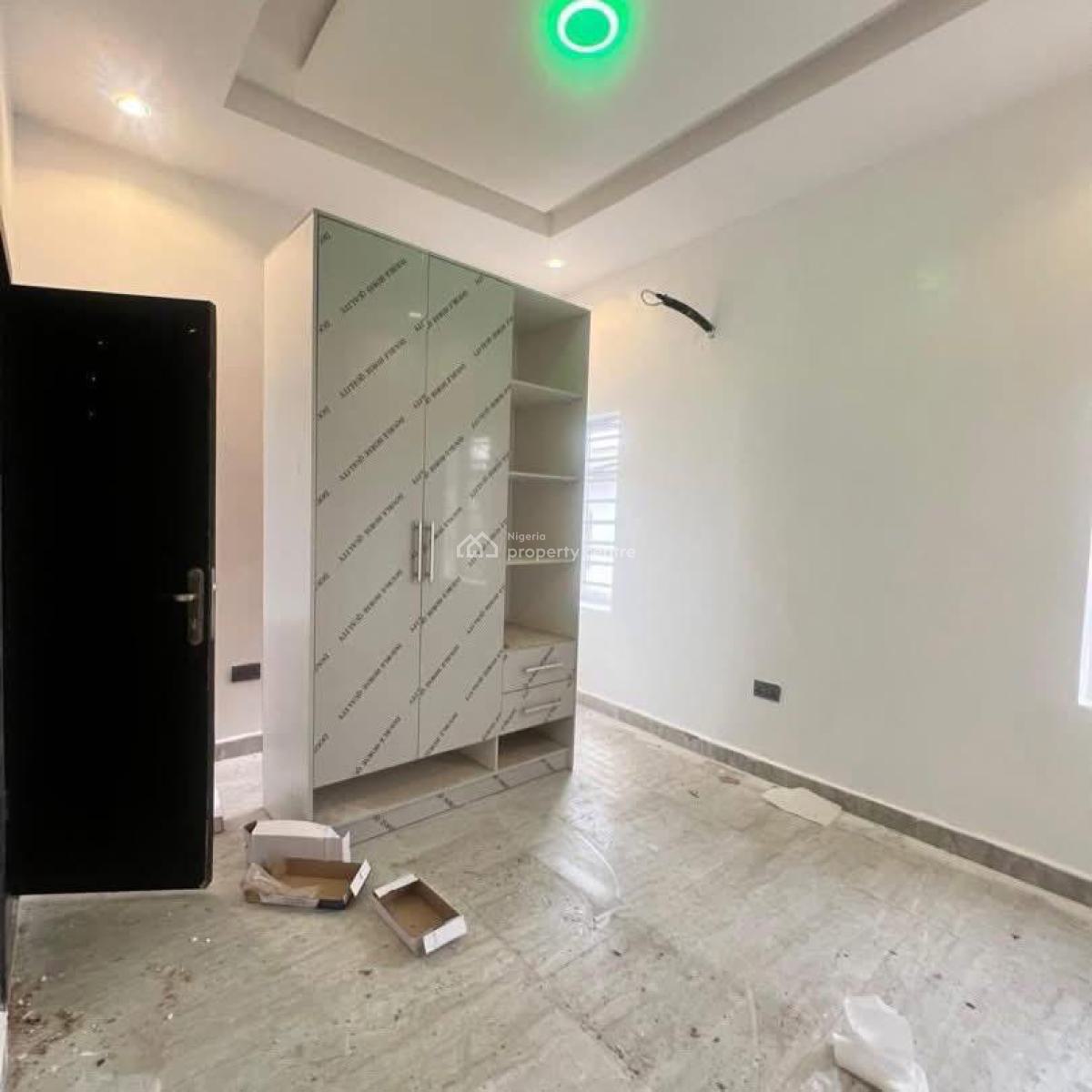 Lovely 2 Bedroom Apartment, Ikeja, Lagos, Flat / Apartment for Sale