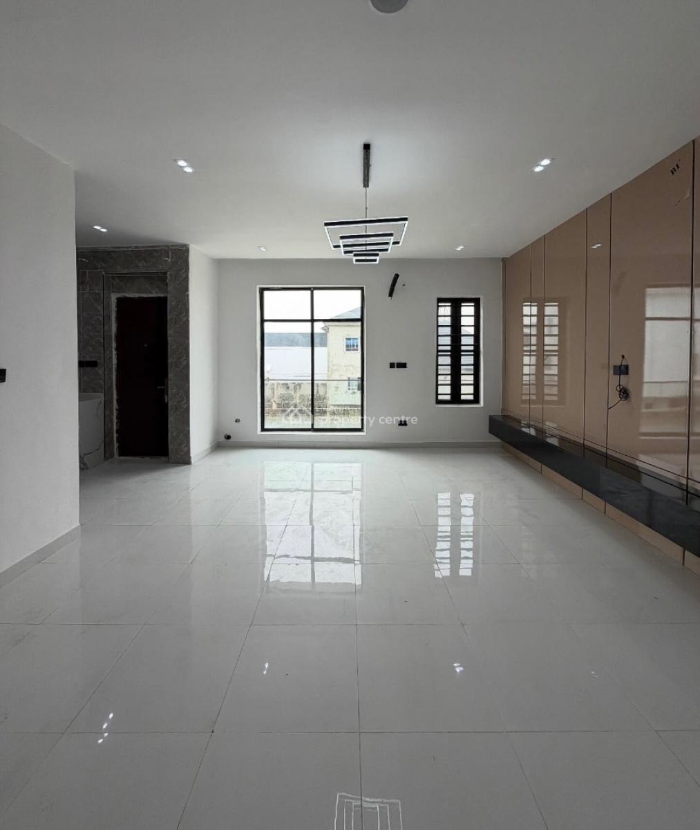 Lovely 2 Bedroom Apartment with Bq, Ologolo, Lekki, Lagos, Block of Flats for Sale