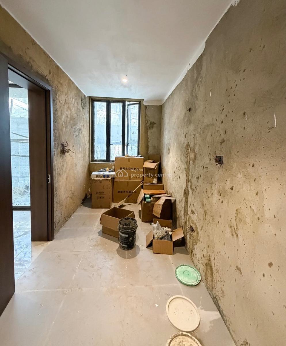 Lovely 2 Bedroom Apartment with Bq, Lekki Phase 1, Lekki Phase 1, Lekki, Lagos, Block of Flats for Sale