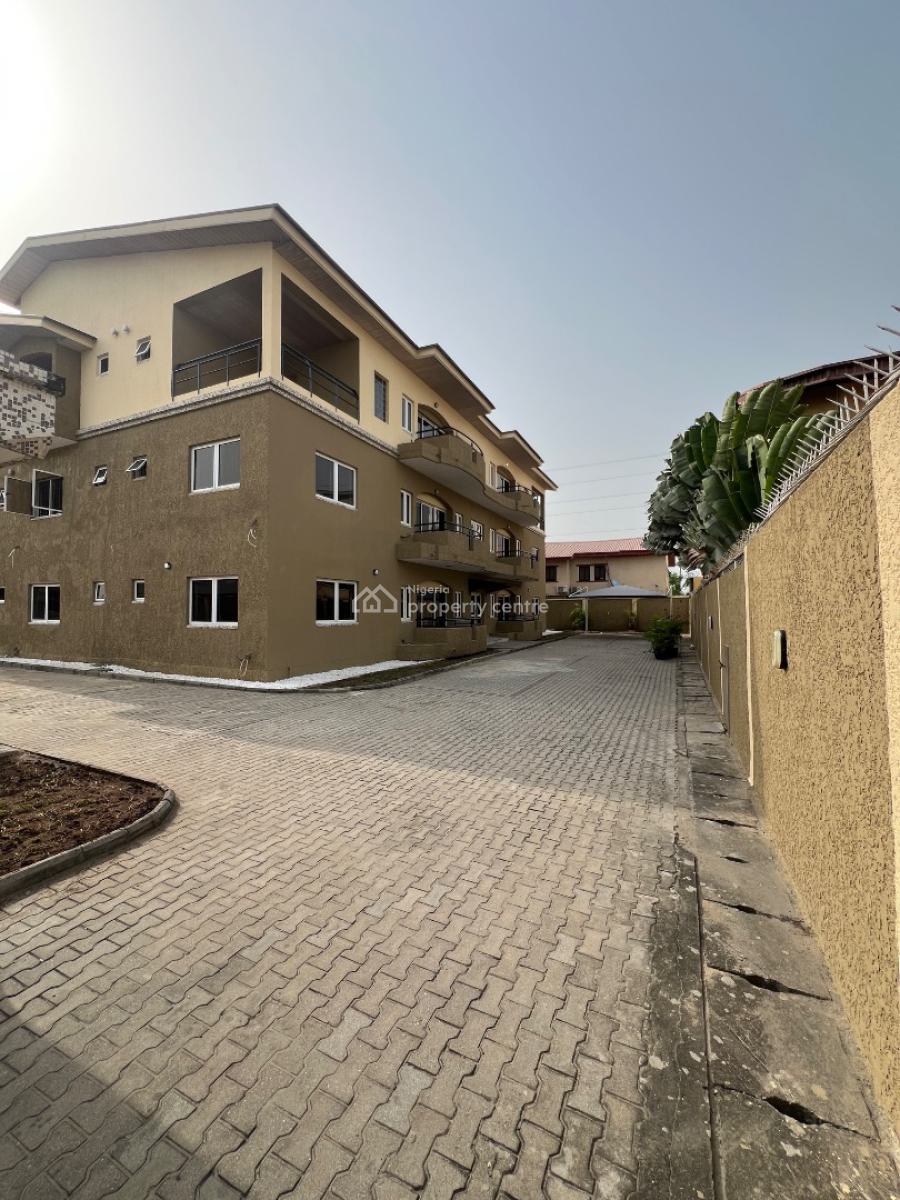 Massive and Brand New 3-bedroom with Bq, Lekki Phase 1, Lekki, Lagos, Flat / Apartment for Rent