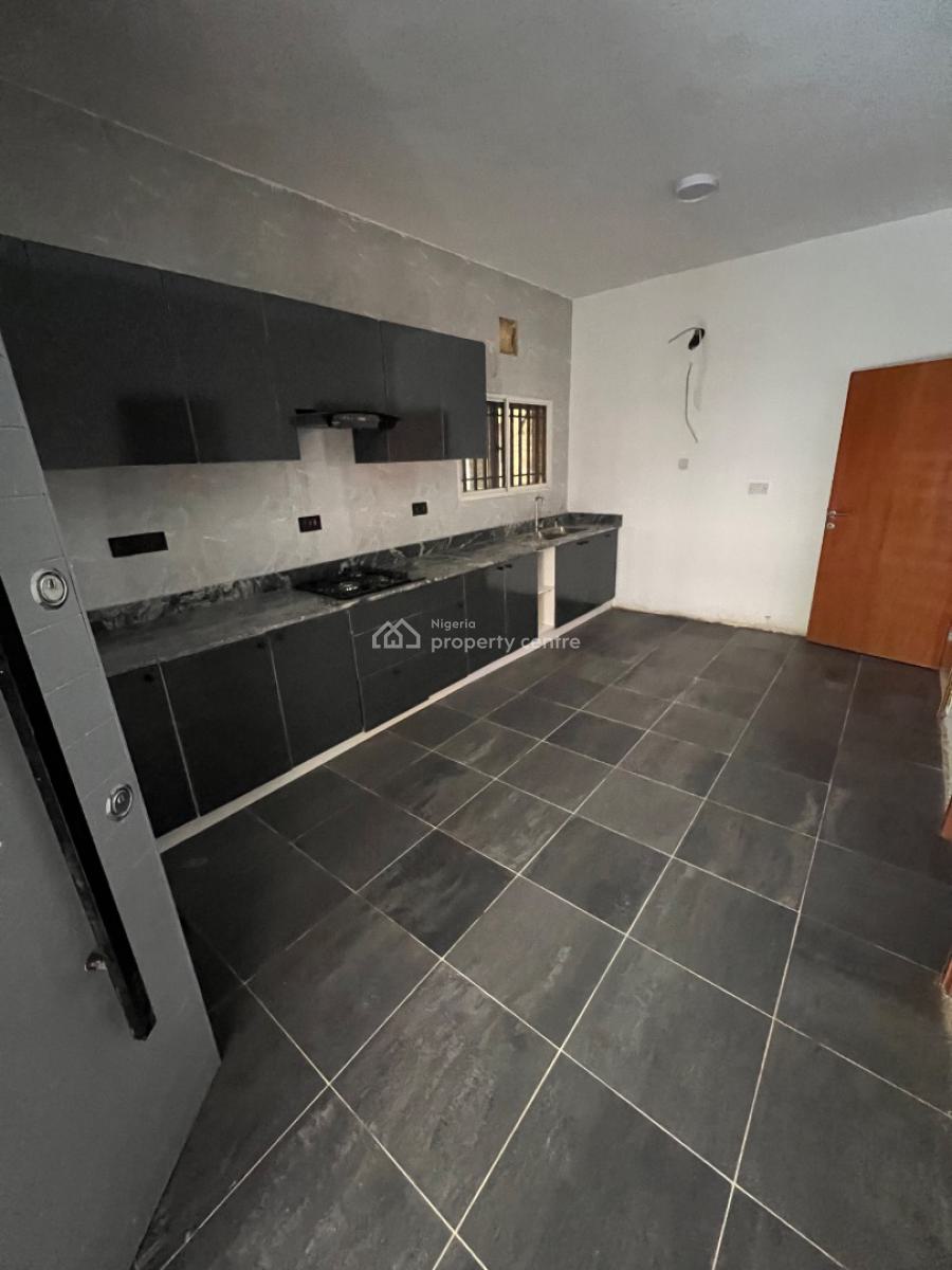 Massive and Brand New 3-bedroom with Bq, Lekki Phase 1, Lekki, Lagos, Flat / Apartment for Rent