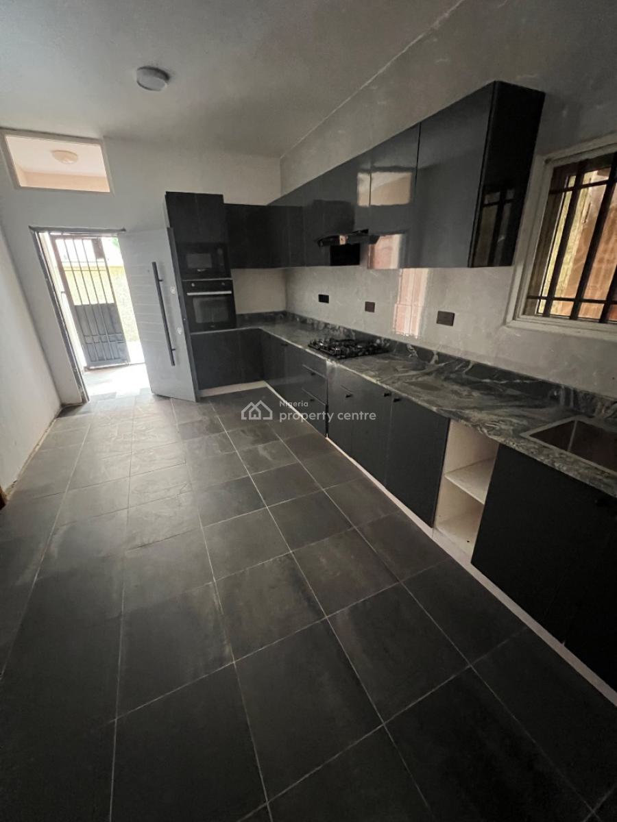 Massive and Brand New 3-bedroom with Bq, Lekki Phase 1, Lekki, Lagos, Flat / Apartment for Rent