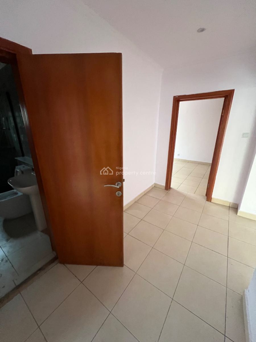 Massive and Brand New 3-bedroom with Bq, Lekki Phase 1, Lekki, Lagos, Flat / Apartment for Rent