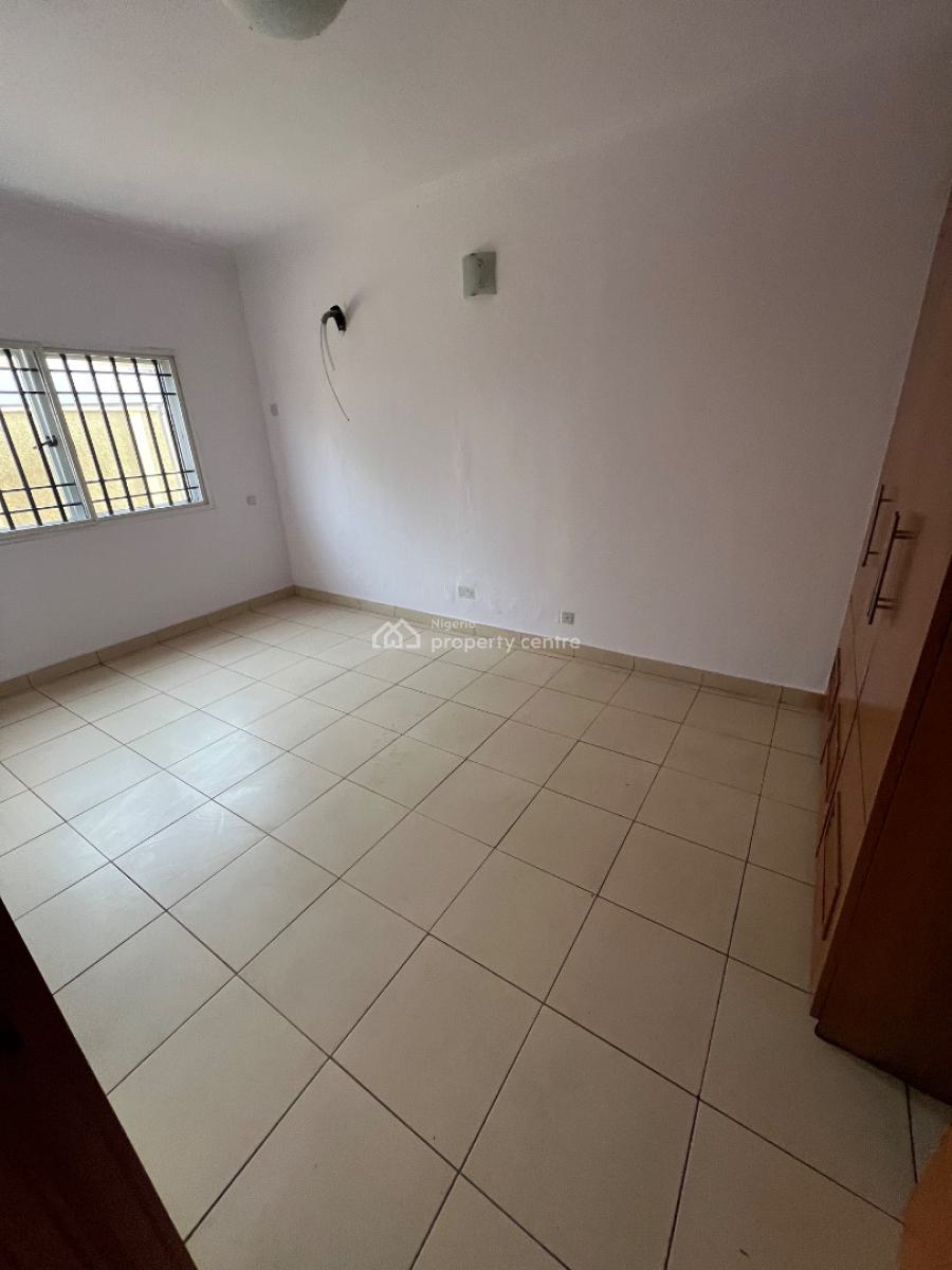 Massive and Brand New 3-bedroom with Bq, Lekki Phase 1, Lekki, Lagos, Flat / Apartment for Rent