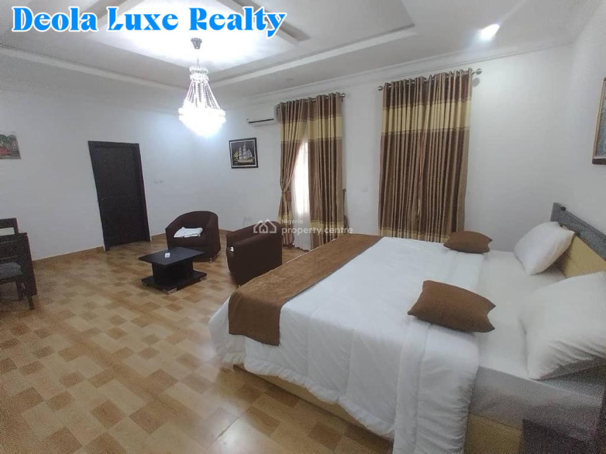 a Well Maintained 6 Units of 2 Bedroom Apartment in a Spacious Compoud, Off Admiralty Way, Lekki Phase 1, Lekki, Lagos, House for Rent