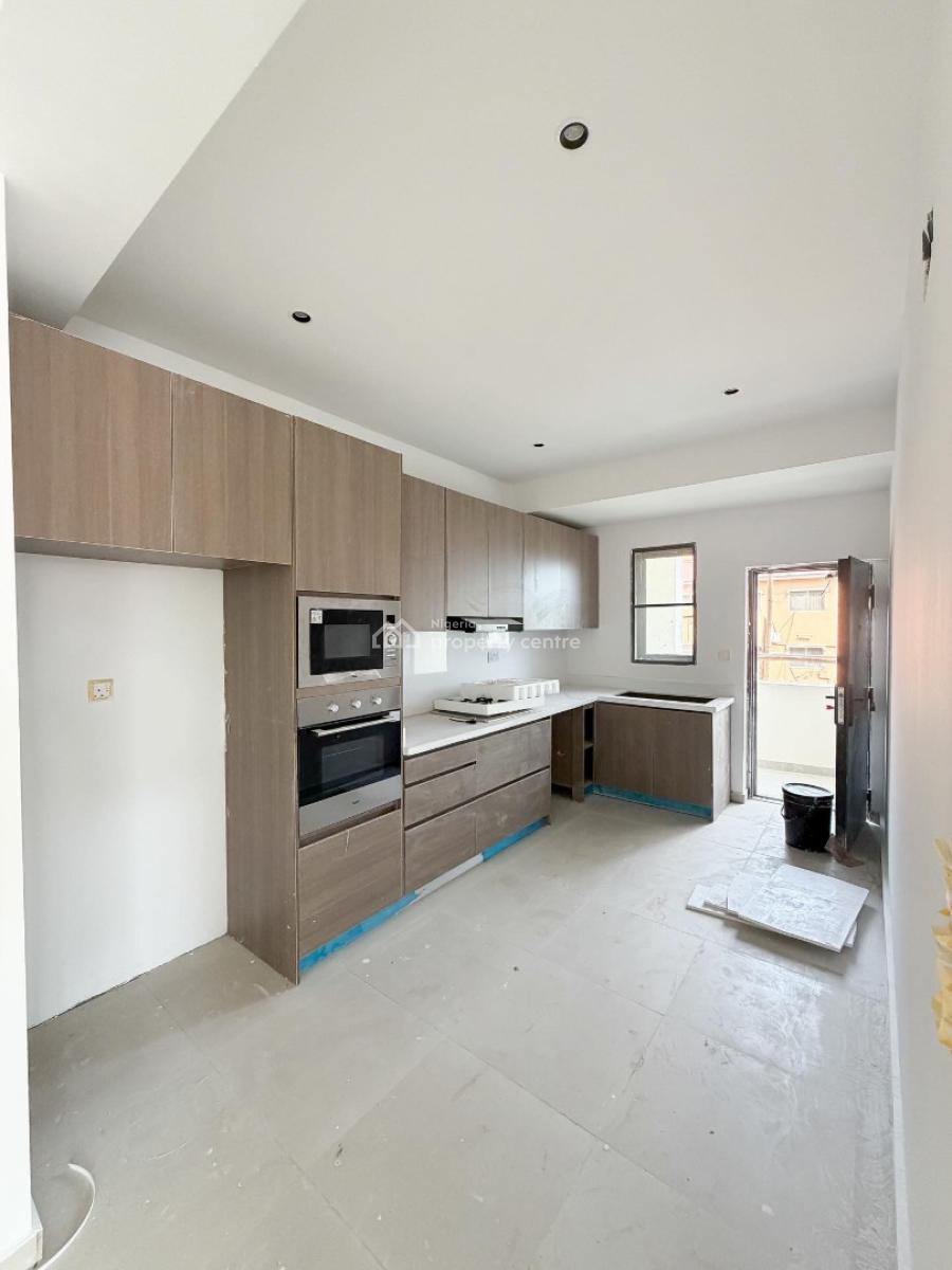 Lovely 3 Bedroom Apartment with Bq, Lekki Phase 1, Lekki, Lagos, Block of Flats for Sale