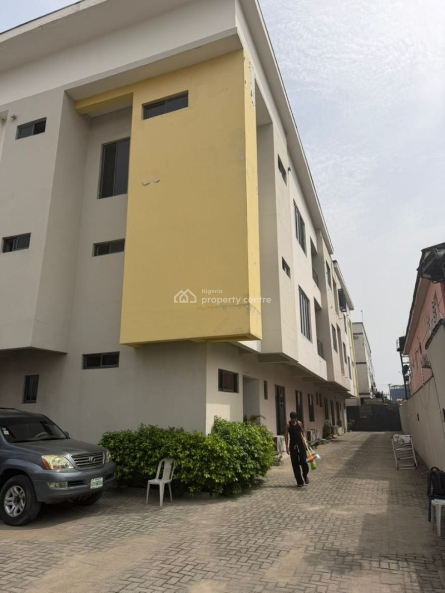 Well Finished and  Well Furnished 3 Bedroom Flat, Lekki Phase 1, Lekki, Lagos, Flat / Apartment for Rent