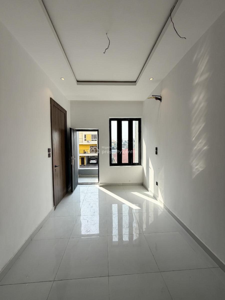 Lovely 3 Bedroom Apartment, Lekki Phase 1, Lekki Phase 1, Lekki, Lagos, Block of Flats for Sale