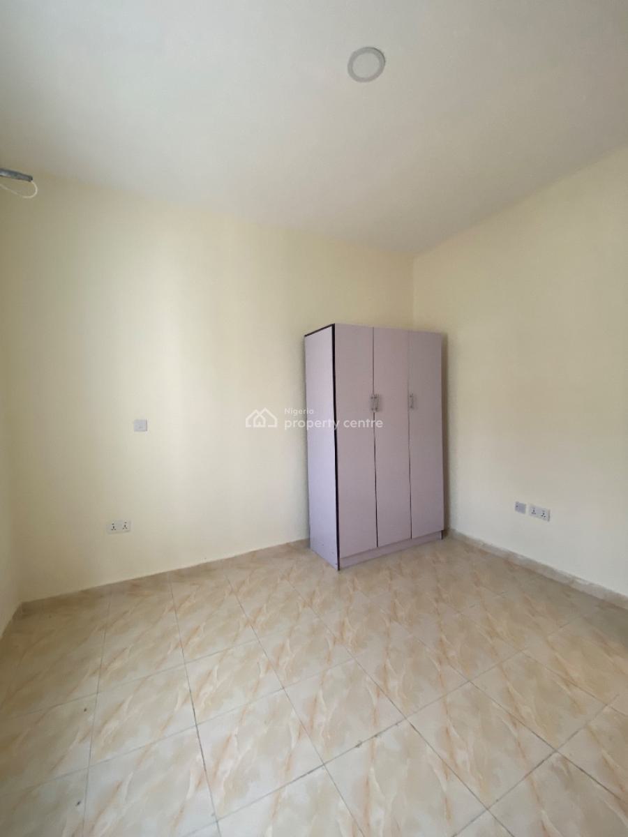 Nice 2bed(upstairs) in a Secured Estate with Gud Light, Abijo Gra, Ajah, Lagos, Flat / Apartment for Sale