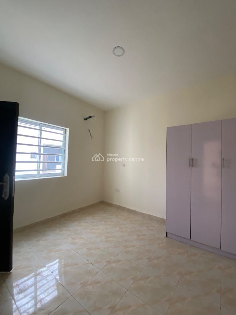 Nice 2bed(upstairs) in a Secured Estate with Gud Light, Abijo Gra, Ajah, Lagos, Flat / Apartment for Sale