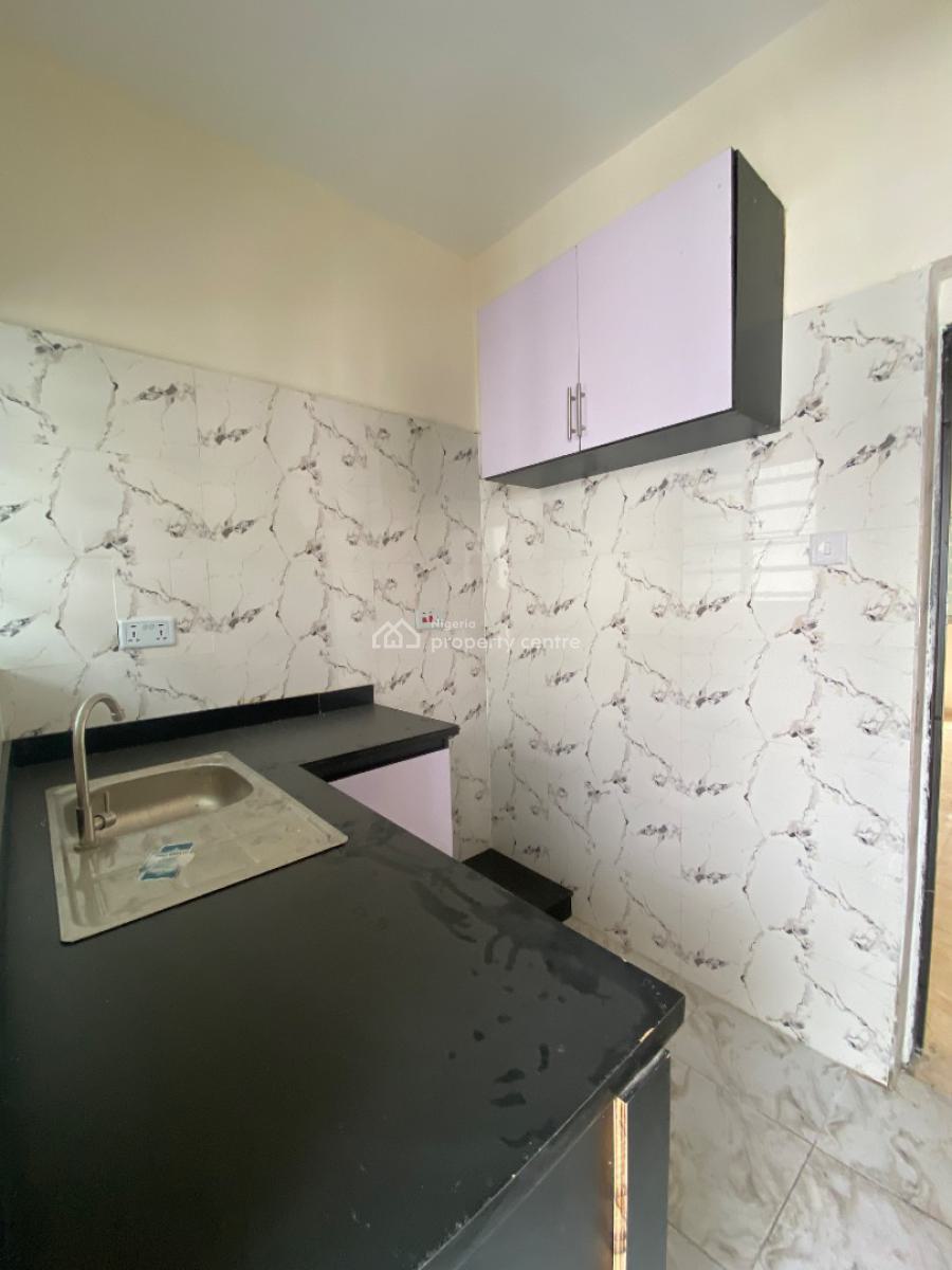 Nice 2bed(upstairs) in a Secured Estate with Gud Light, Abijo Gra, Ajah, Lagos, Flat / Apartment for Sale