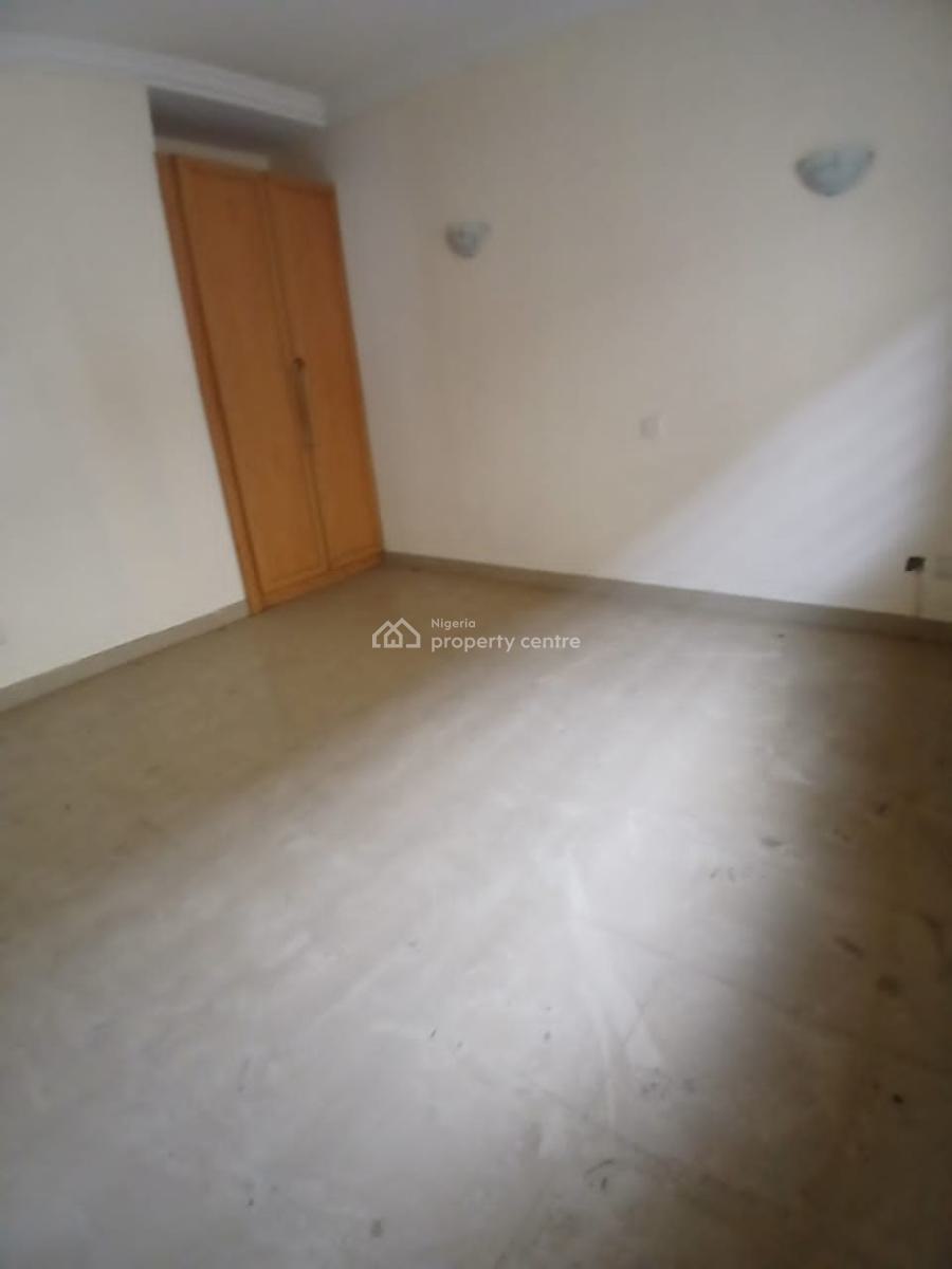Two Bedroom Flat Shared Apartment in a Service Estate, Gardogan Estate Osapa By Circle Mall Shoprite, Lekki Phase 1, Lekki, Lagos, Self Contain (single Rooms) for Rent