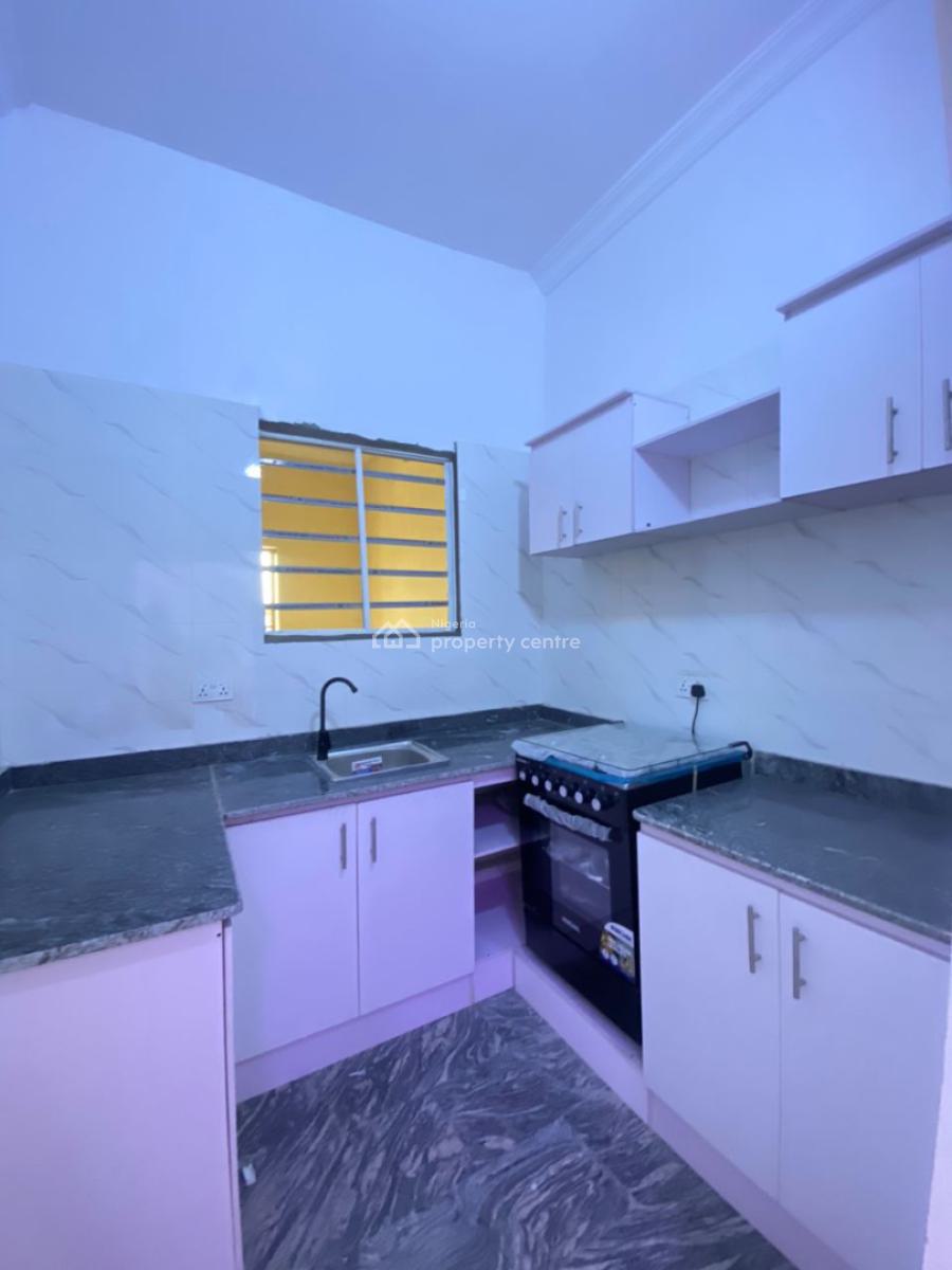 Clean 2 Bedroom Apartment Upstairs, Lekki Phase 1, Lekki, Lagos, Flat / Apartment for Rent