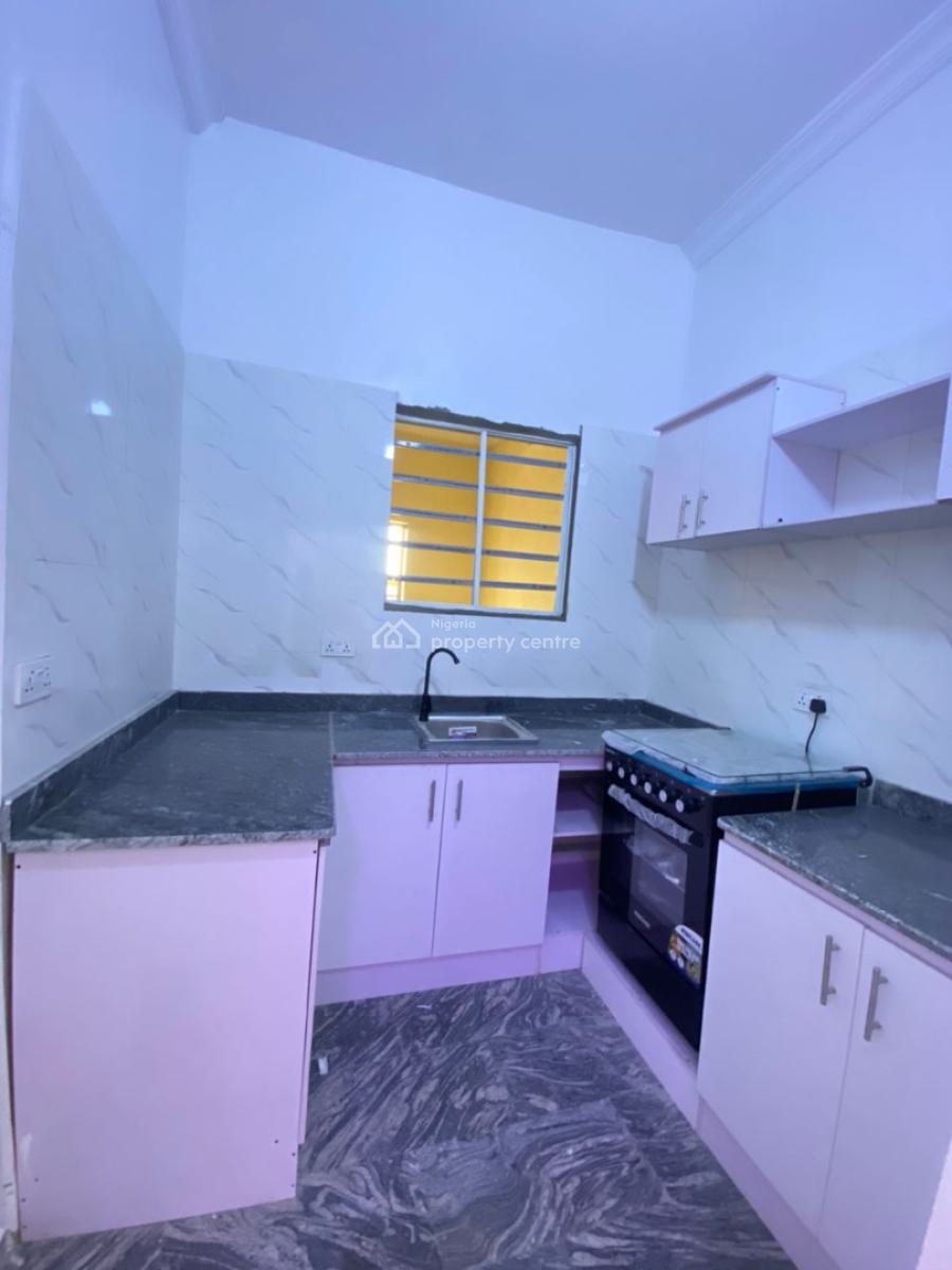 Clean 2 Bedroom Apartment Upstairs, Lekki Phase 1, Lekki, Lagos, Flat / Apartment for Rent