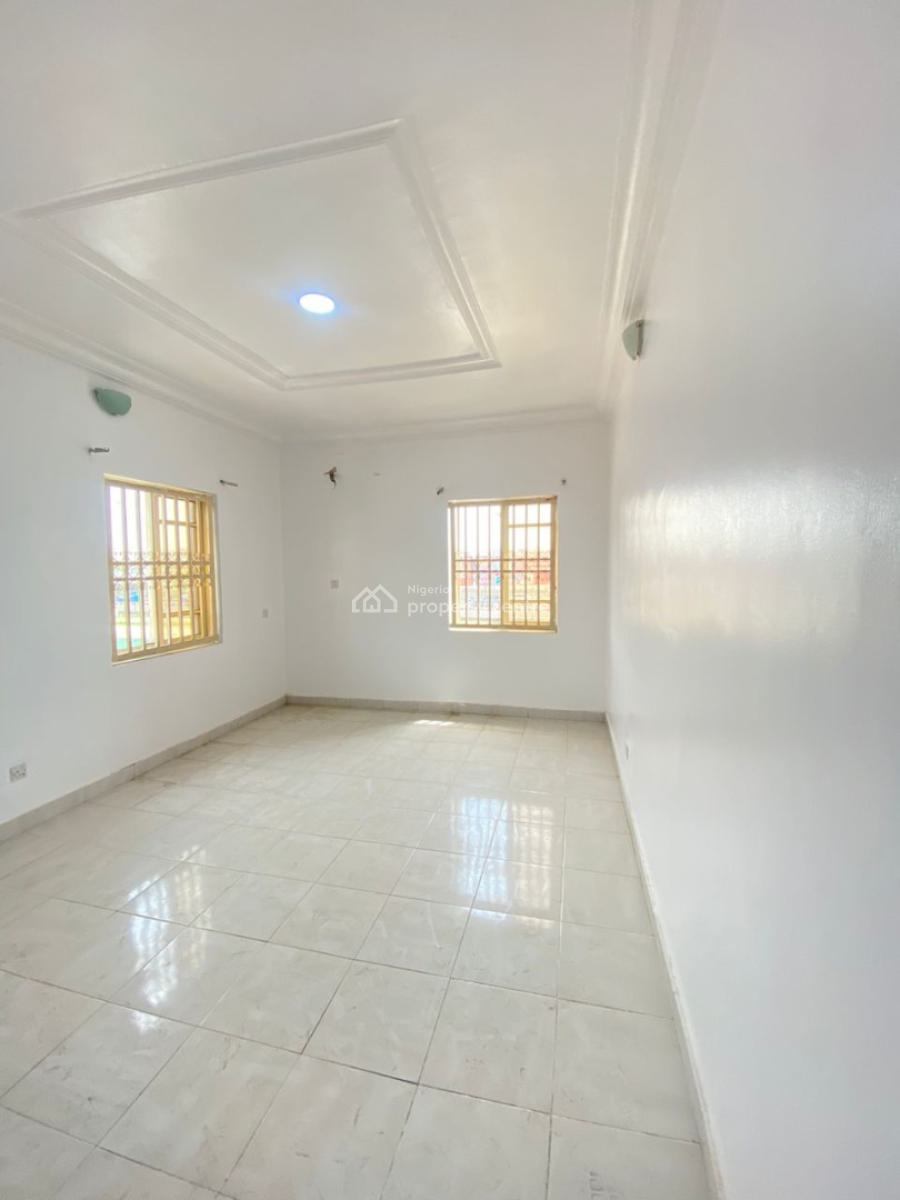Clean 2 Bedroom Apartment Upstairs, Lekki Phase 1, Lekki, Lagos, Flat / Apartment for Rent