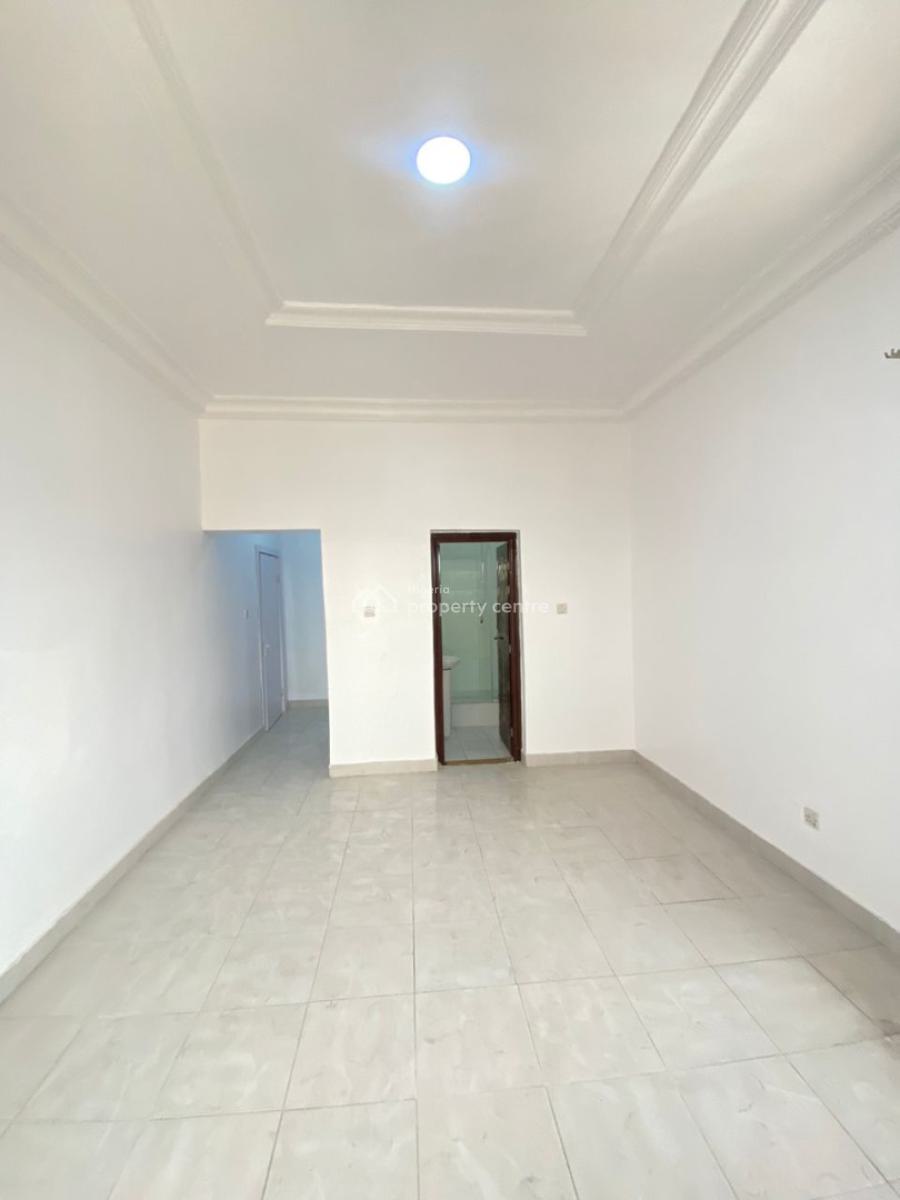 Clean 2 Bedroom Apartment Upstairs, Lekki Phase 1, Lekki, Lagos, Flat / Apartment for Rent