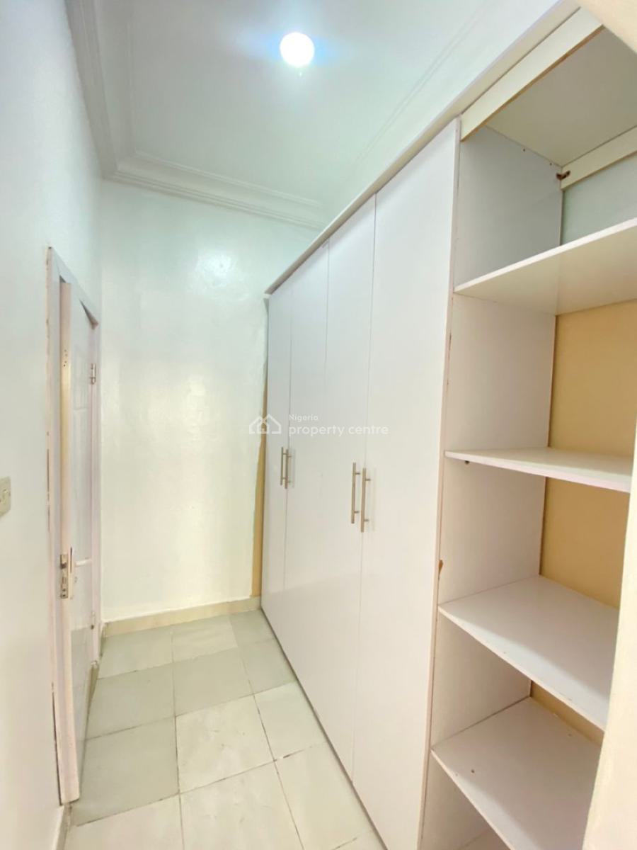 Clean 2 Bedroom Apartment Upstairs, Lekki Phase 1, Lekki, Lagos, Flat / Apartment for Rent