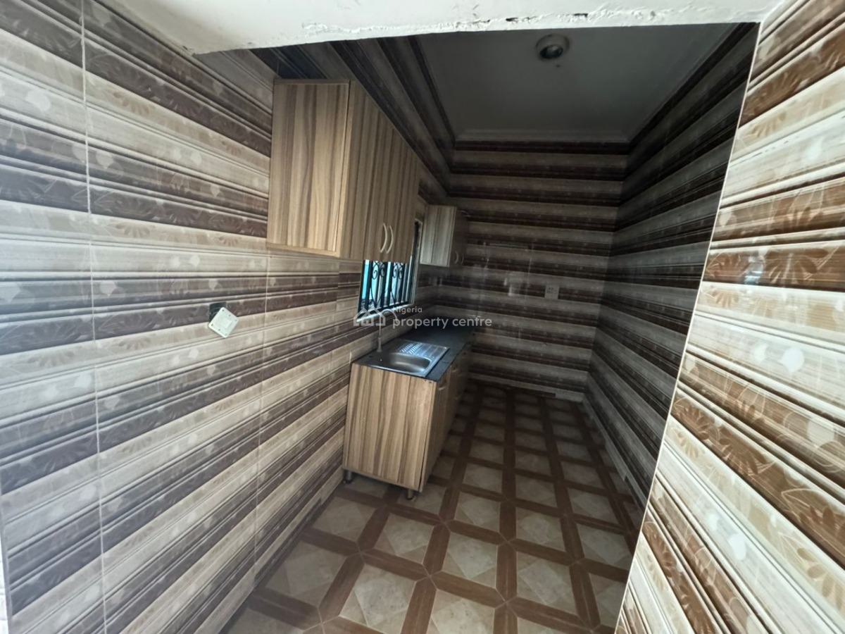 Clean Two Bedrooms Flat, Lekki Phase 1, Lekki, Lagos, Flat / Apartment for Rent