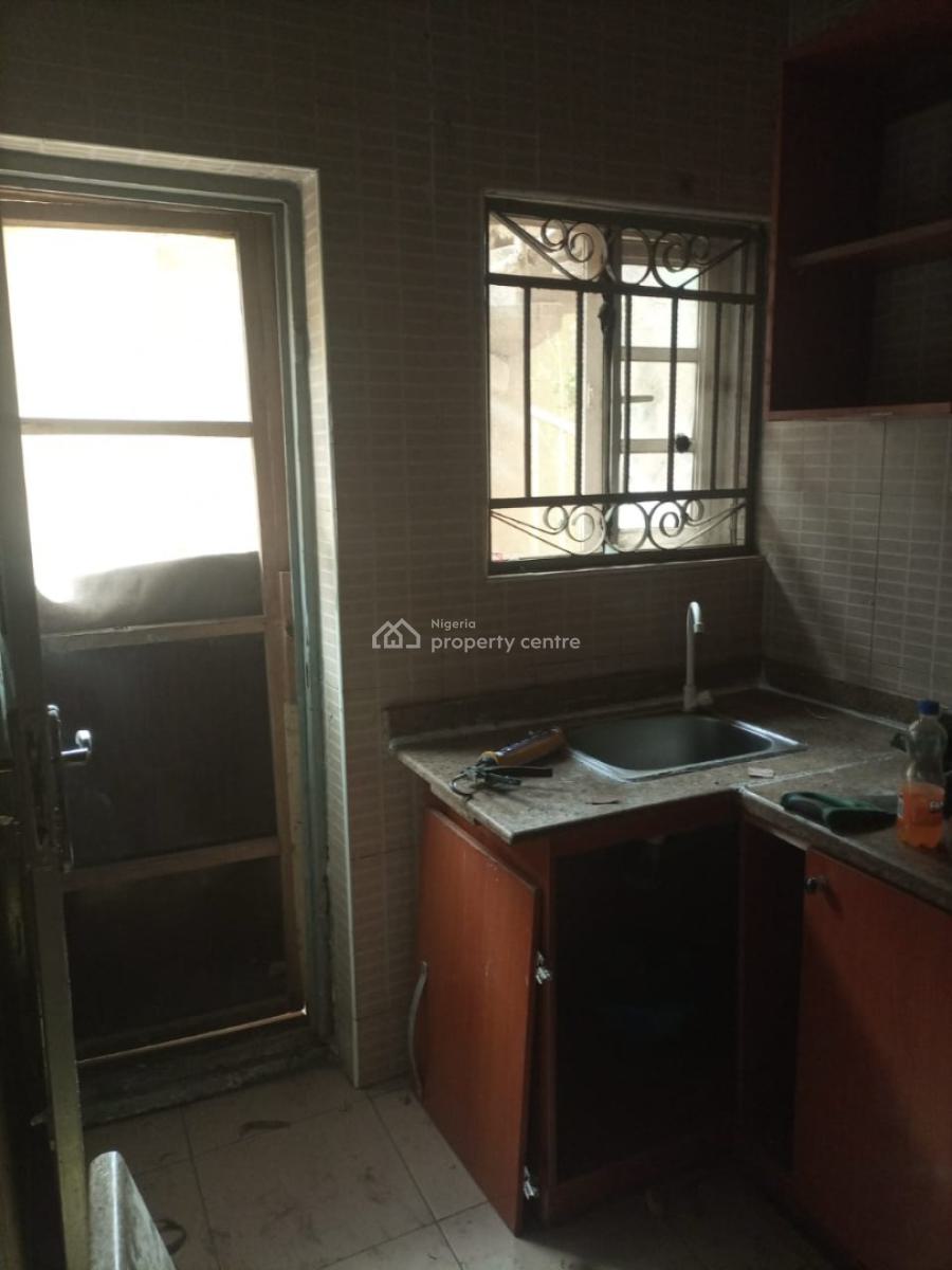 2 Bedrooms Flat Area 1 Across, Under Slight Renovation 4m Annum, Durumi, Abuja, Flat / Apartment for Rent