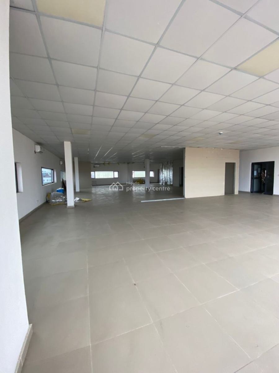 Neatly Used & Spacious Commercial Space on 285sqm, 4th Floor, Ikate, Lekki, Lagos, Commercial Property for Rent