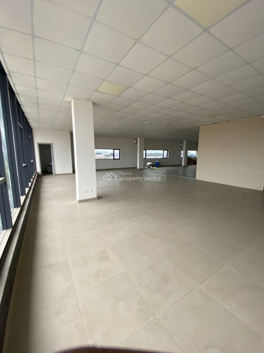 Neatly Used & Spacious Commercial Space on 285sqm, 4th Floor, Ikate, Lekki, Lagos, Commercial Property for Rent