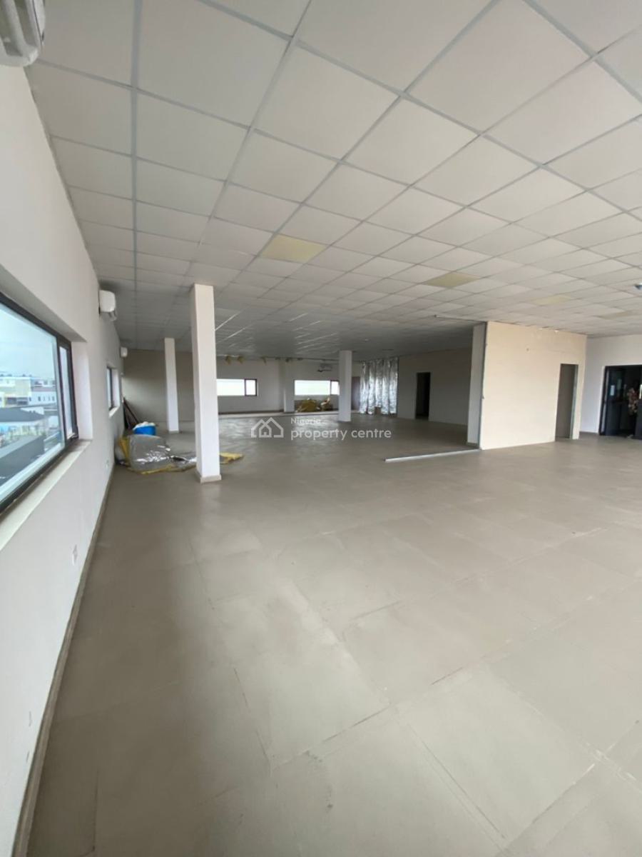 Neatly Used & Spacious Commercial Space on 285sqm, 4th Floor, Ikate, Lekki, Lagos, Commercial Property for Rent