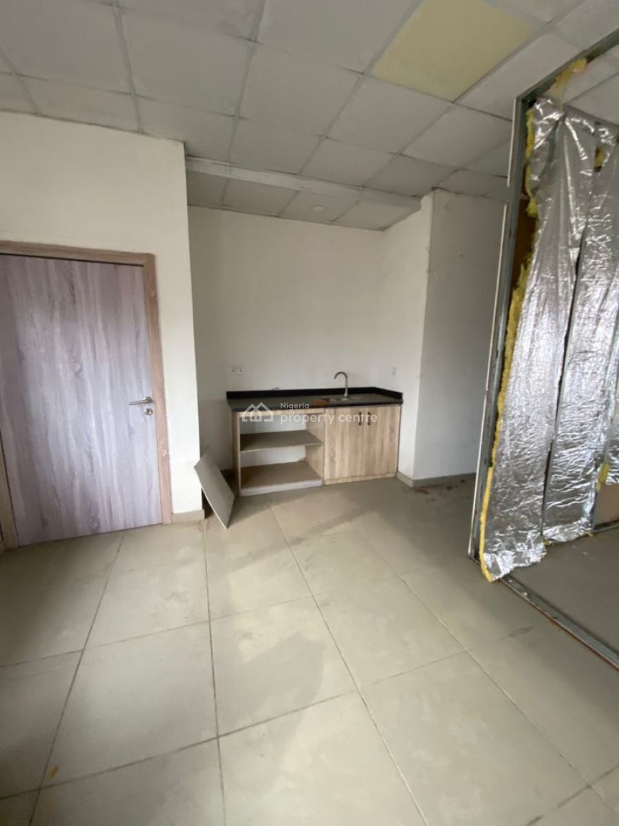 Neatly Used & Spacious Commercial Space on 285sqm, 4th Floor, Ikate, Lekki, Lagos, Commercial Property for Rent