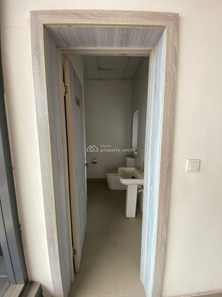 Neatly Used & Spacious Commercial Space on 285sqm, 4th Floor, Ikate, Lekki, Lagos, Commercial Property for Rent