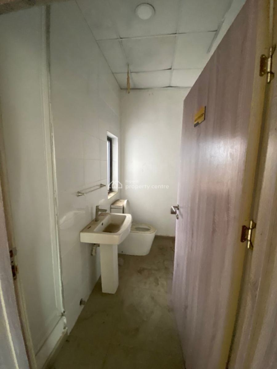 Neatly Used & Spacious Commercial Space on 285sqm, 4th Floor, Ikate, Lekki, Lagos, Commercial Property for Rent