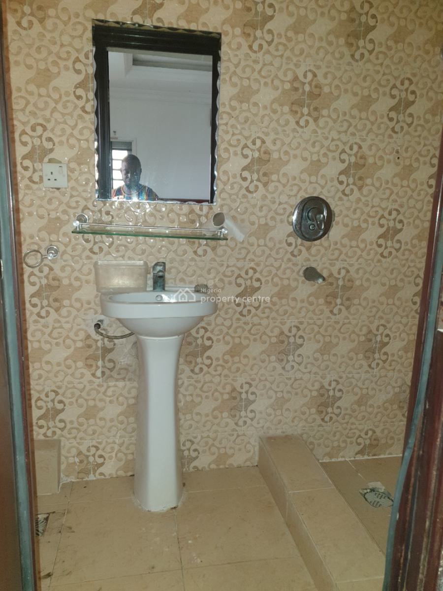 Spacious and Newly Renovated 3 Bedroom Flat, Spg Road Ologolo, Lekki, Lagos, Flat / Apartment for Rent