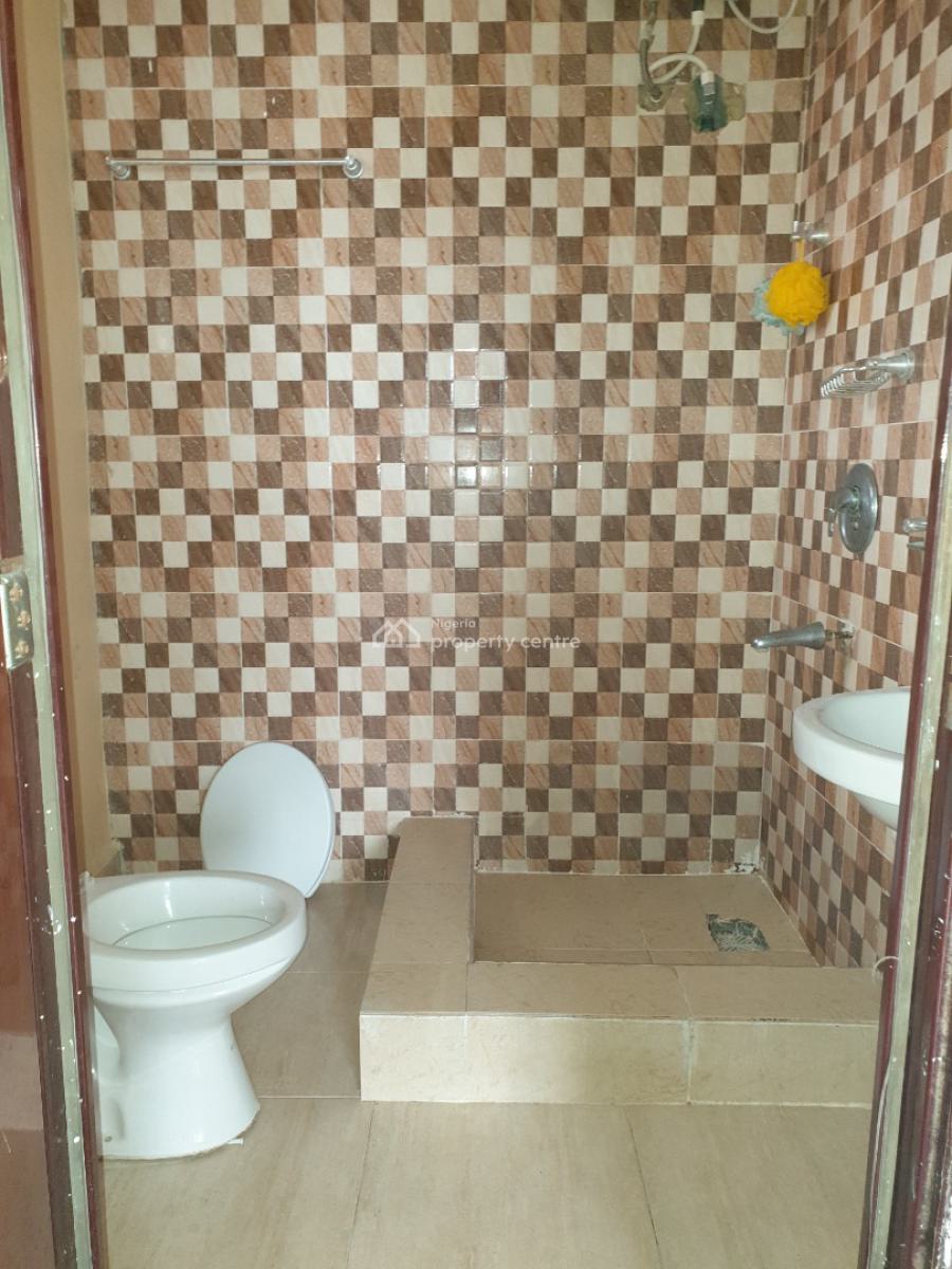 Spacious and Newly Renovated 3 Bedroom Flat, Spg Road Ologolo, Lekki, Lagos, Flat / Apartment for Rent