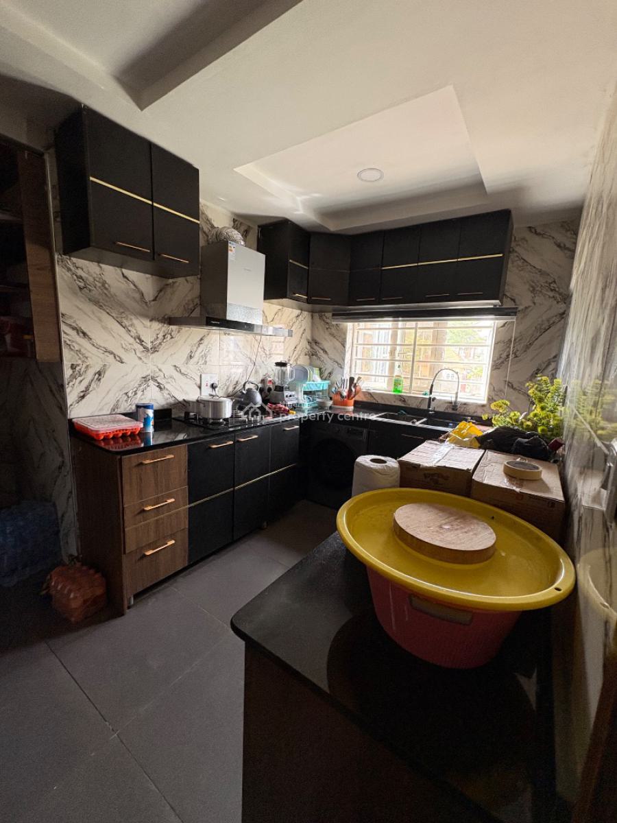 Spacious 3 Bedroom Apartment, Von Axis, Lugbe District, Abuja, Flat / Apartment for Rent