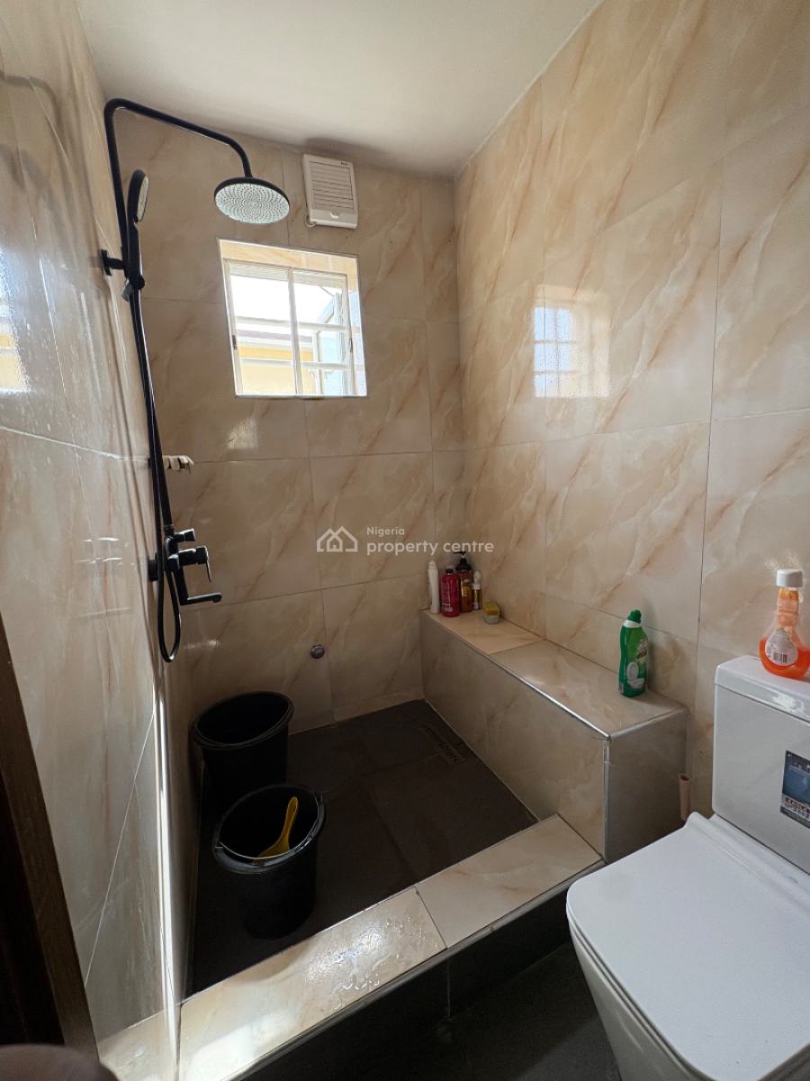 Spacious 3 Bedroom Apartment, Von Axis, Lugbe District, Abuja, Flat / Apartment for Rent