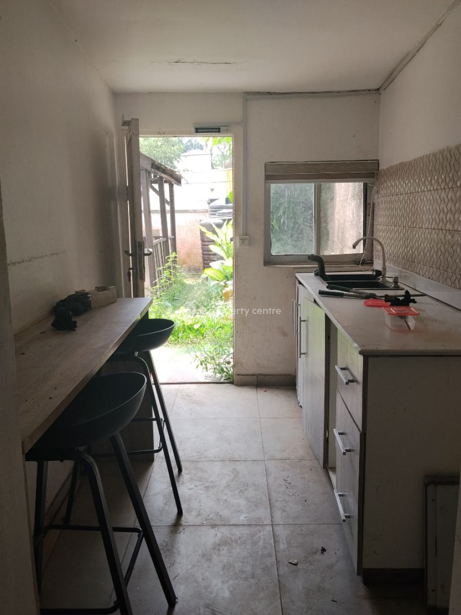 Multi Units of Apartment on 1700sqm Gated Premises., Off Burdillon, Ikoyi, Lagos, Hotel / Guest House for Rent