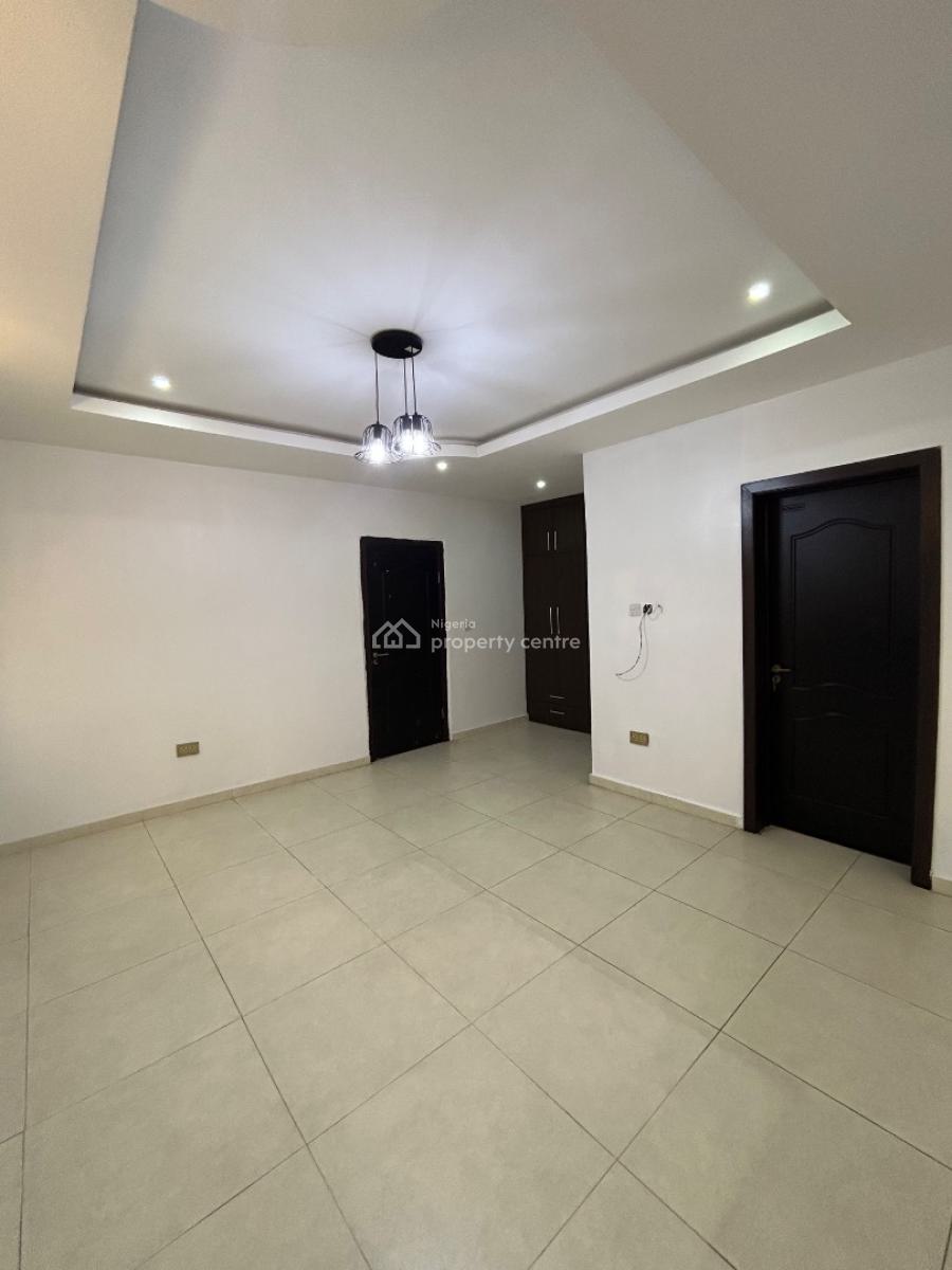 Well Maintained Four (4) Bedroom Terraced Duplex with a Room Bq, Off Platinum Way, Lekki Phase 1, Lekki, Lagos, Terraced Duplex for Rent